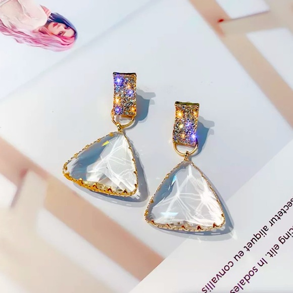 Jewelry - 🌟 Clear Triangle Earrings